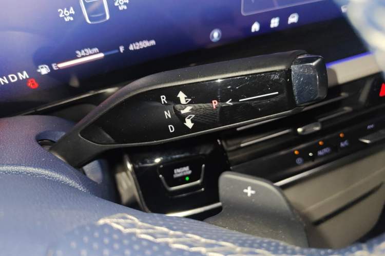 Used Buick Century 2023 2.0T Seven-Seater Yinshi Edition Gear Lever