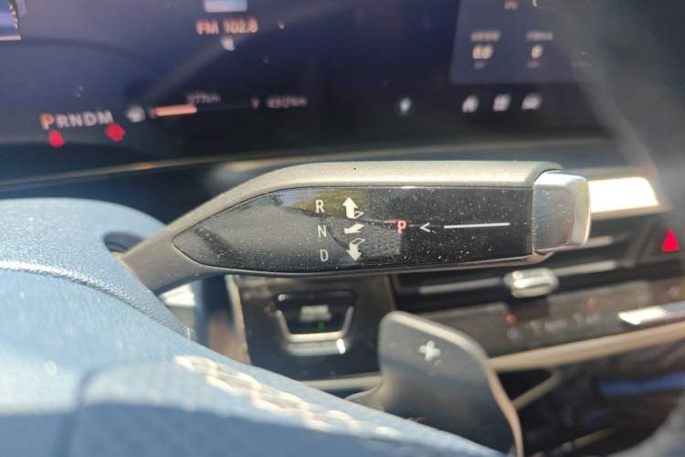 Used Buick Century 2023 2.0T Six-Seater Yinshi Edition Gear Lever