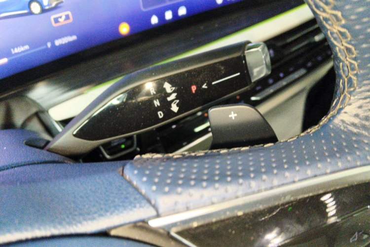 Used Buick Century 2023 2.0T Six-Seater Yinshi Edition Gear Lever