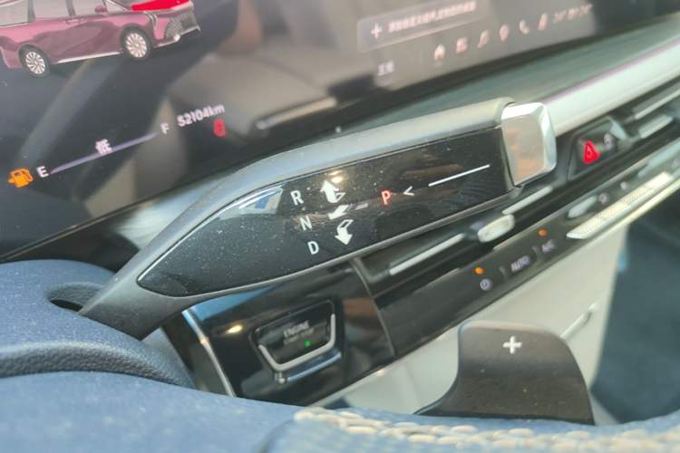 Used Buick Century 2023 2.0T Six-Seater Yinshi Edition Gear Lever