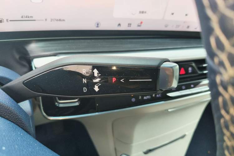 Used Buick Century 2023 2.0T Six-Seater Yinshi Edition Gear Lever