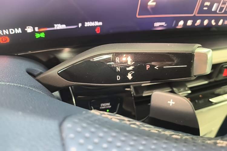 Used Buick Century 2023 2.0T Six-Seater Yinshi Edition Gear Lever