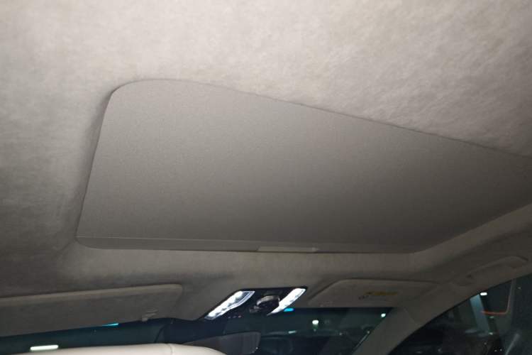 Used Buick Century 2023 2.0T Six-Seater Yinshi Edition Headliner