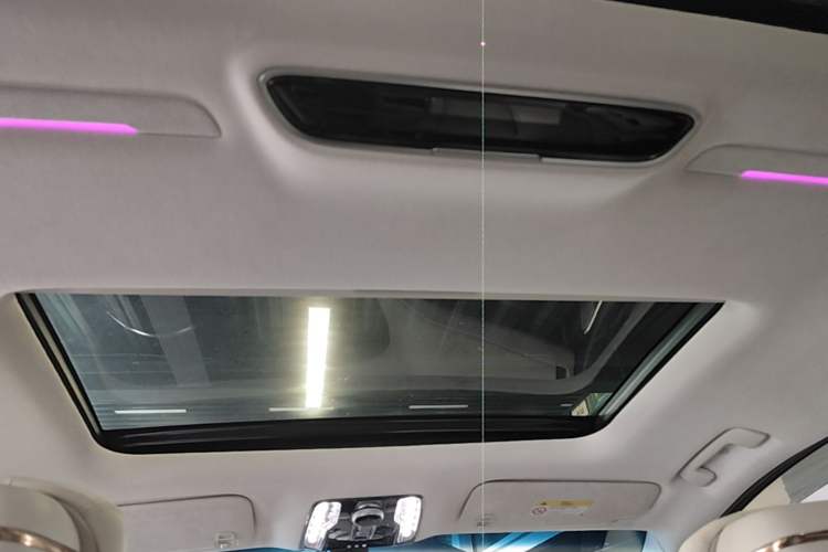 Used Buick Century 2023 2.0T Seven-Seater Yinshi Edition Headliner