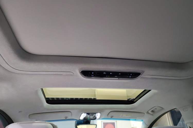 Used Buick Century 2023 2.0T Six-Seater Yinshi Edition Headliner