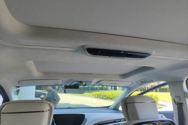 Used Buick Century 2023 2.0T Six-Seater Yinshi Edition Headliner