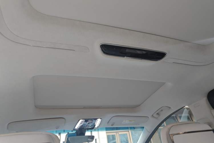 Used Buick Century 2023 2.0T Six-Seater Yinshi Edition Headliner