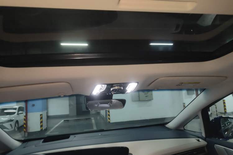 Used Buick Century 2023 2.0T Six-Seater Yinshi Edition Headliner