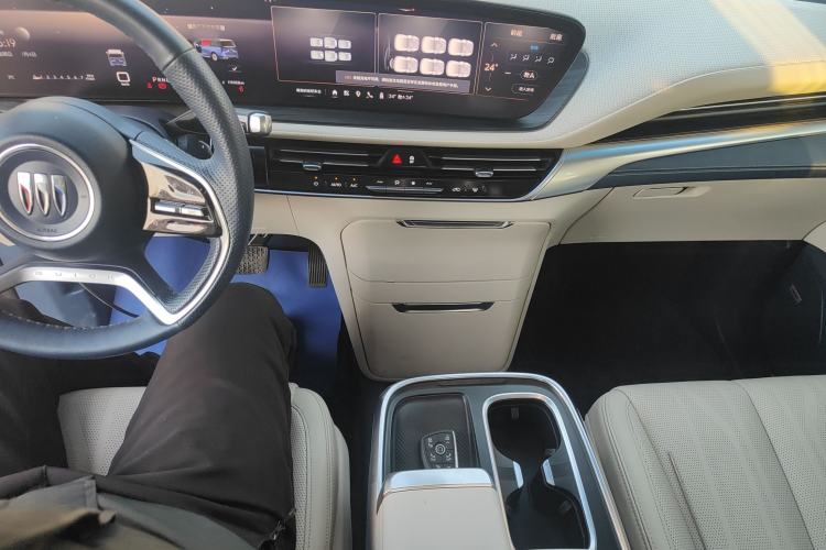 Used Buick Century 2023 2.0T Six-Seater Yinshi Edition Interior 2