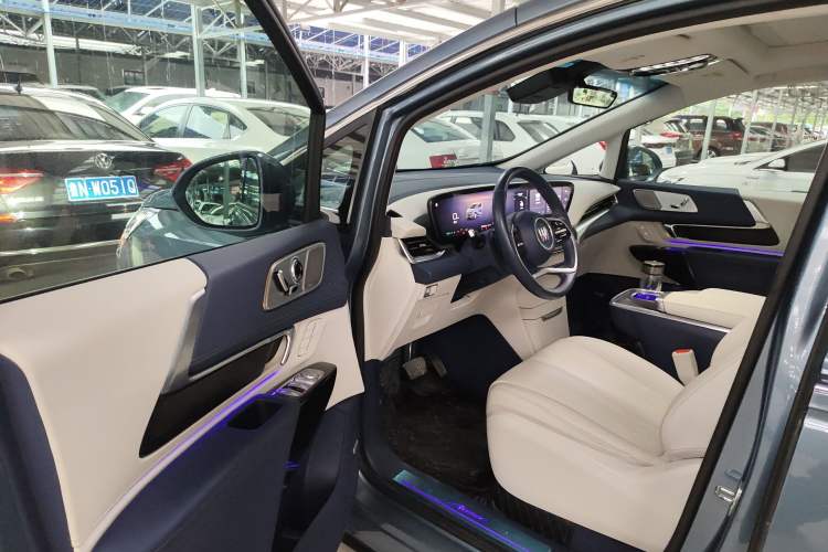 Used Buick Century 2023 2.0T Seven-Seater Yinshi Edition Interior 3