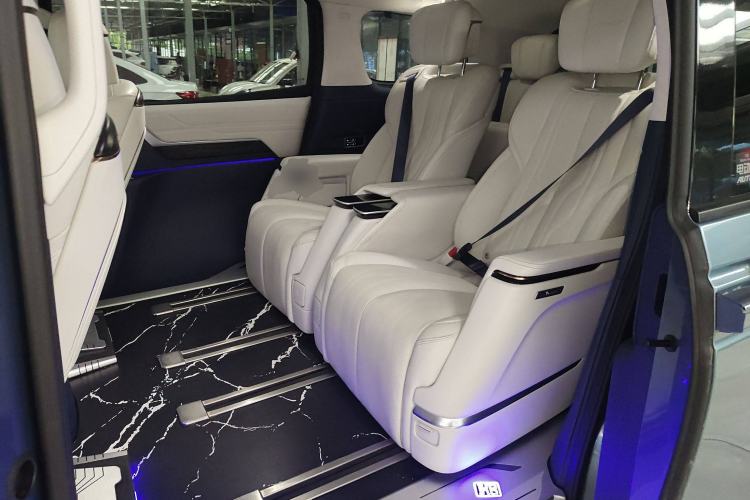 Used Buick Century 2023 2.0T Seven-Seater Yinshi Edition Interior 4
