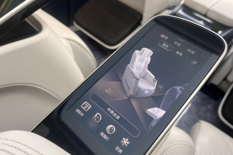 Used Buick Century 2023 2.0T Six-Seater Yinshi Edition Interior 8