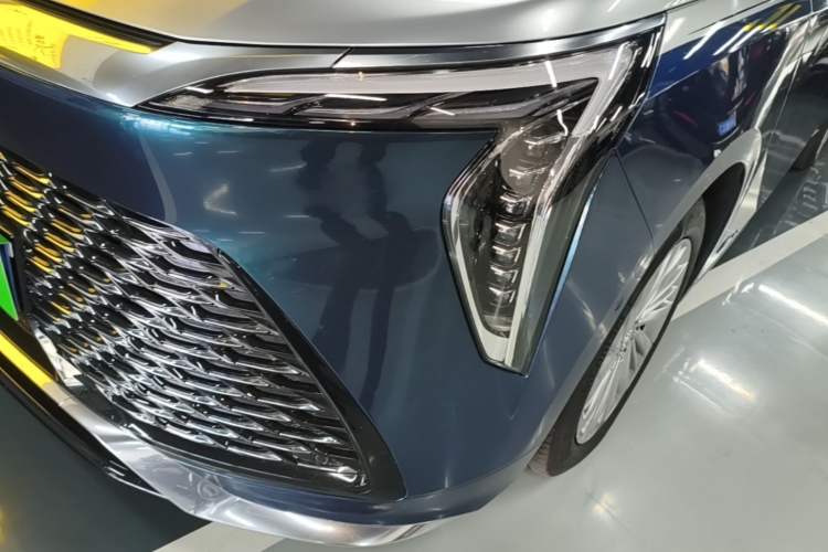 Used Buick Century 2023 2.0T Six-Seater Yinshi Edition Left Front Headlight
