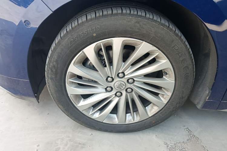 Used Buick Century 2023 2.0T Six-Seater Yinshi Edition Left Front Wheel Hub