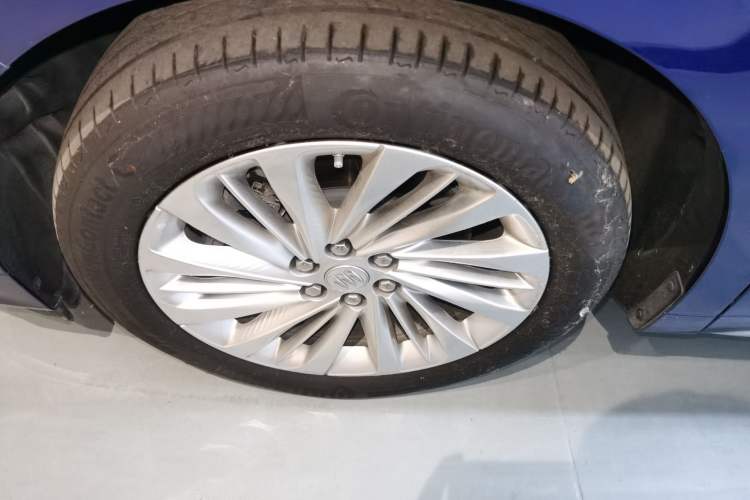 Used Buick Century 2023 2.0T Six-Seater Yinshi Edition Left Front Wheel Hub
