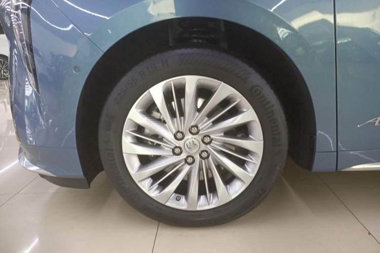 Used Buick Century 2023 2.0T Seven-Seater Yinshi Edition Left Front Wheel Hub