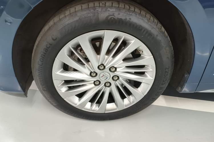 Used Buick Century 2023 2.0T Six-Seater Yinshi Edition Left Front Wheel Hub