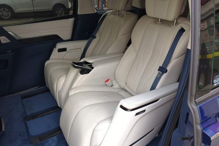Used Buick Century 2023 2.0T Six-Seater Yinshi Edition Left Rear Seat