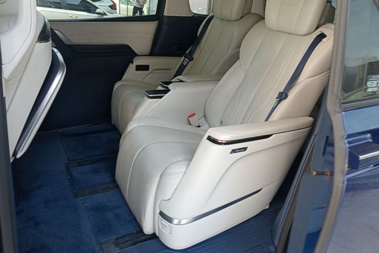 Used Buick Century 2023 2.0T Six-Seater Yinshi Edition Left Rear Seat