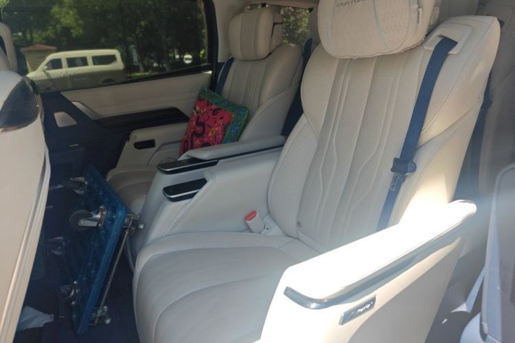 Used Buick Century 2023 2.0T Six-Seater Yinshi Edition Left Rear Seat