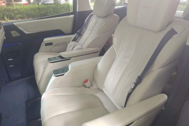 Used Buick Century 2023 2.0T Six-Seater Yinshi Edition Left Rear Seat