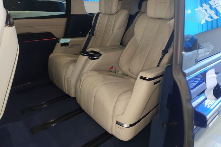 Used Buick Century 2023 2.0T Six-Seater Yinshi Edition Left Rear Seat
