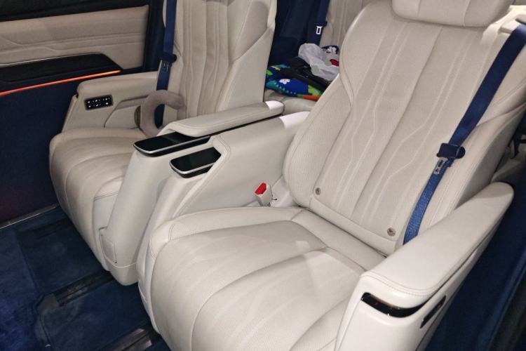 Used Buick Century 2023 2.0T Six-Seater Yinshi Edition Left Rear Seat