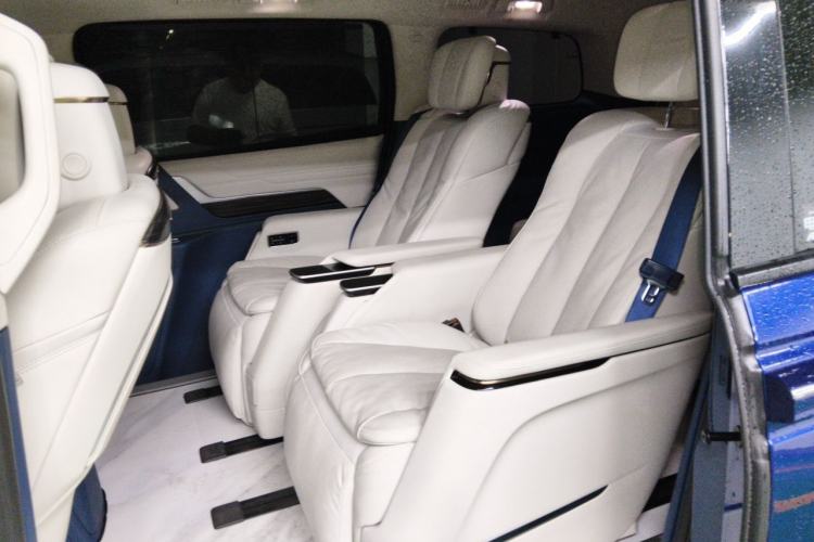 Used Buick Century 2023 2.0T Six-Seater Yinshi Edition Left Rear Seat