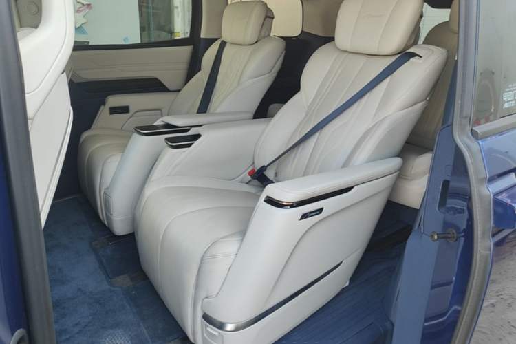 Used Buick Century 2023 2.0T Six-Seater Yinshi Edition Left Rear Seat