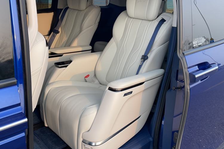 Used Buick Century 2023 2.0T Six-Seater Yinshi Edition Left Rear Seat