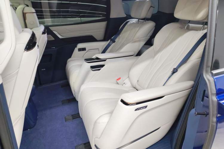 Used Buick Century 2023 2.0T Six-Seater Yinshi Edition Left Rear Seat