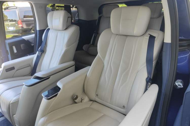 Used Buick Century 2023 2.0T Six-Seater Yinshi Edition Left Rear Seat