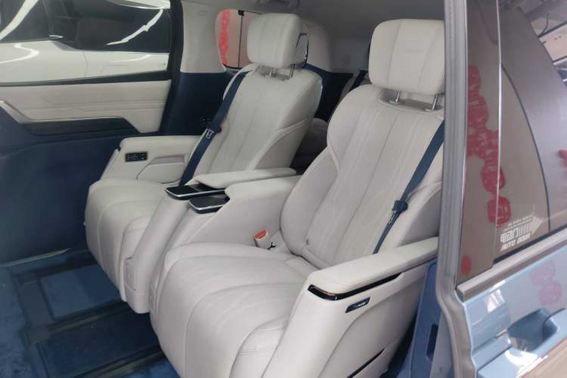 Used Buick Century 2023 2.0T Seven-Seater Yinshi Edition Left Rear Seat