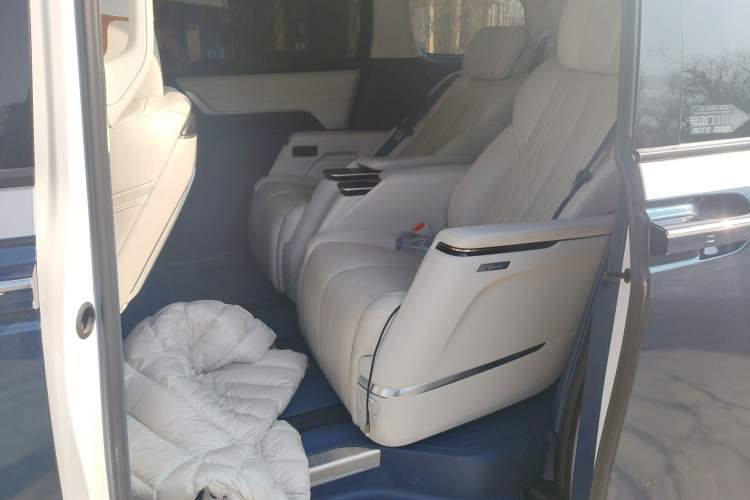 Used Buick Century 2023 2.0T Six-Seater Yinshi Edition Left Rear Seat