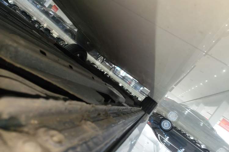 Used Buick Century 2023 2.0T Six-Seater Yinshi Edition Left Side Sill