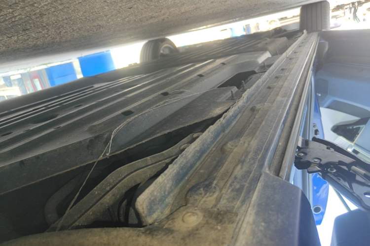 Used Buick Century 2023 2.0T Six-Seater Yinshi Edition Left Side Sill