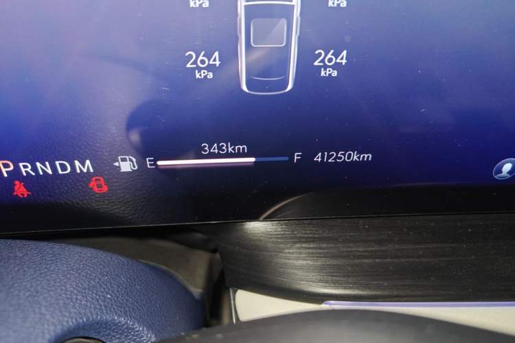 Used Buick Century 2023 2.0T Seven-Seater Yinshi Edition Odometer Close Up