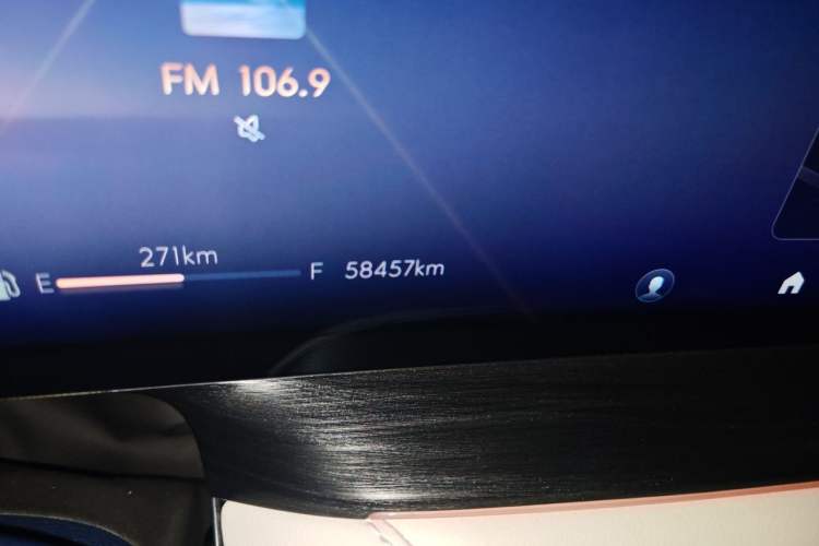 Used Buick Century 2023 2.0T Six-Seater Yinshi Edition Odometer Close Up