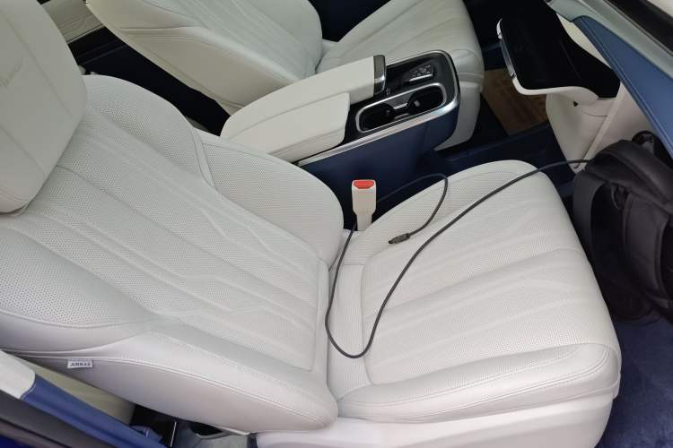 Used Buick Century 2023 2.0T Six-Seater Yinshi Edition Right Front Seat