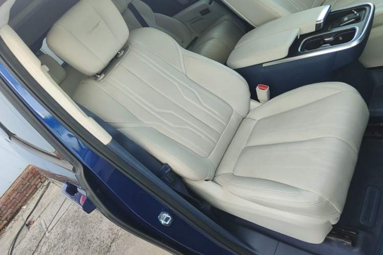 Used Buick Century 2023 2.0T Six-Seater Yinshi Edition Right Front Seat
