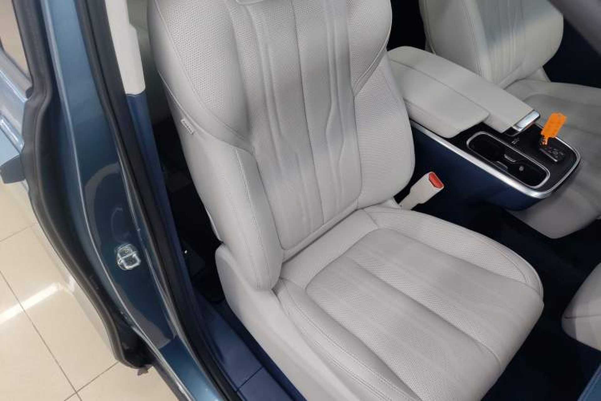 Used Buick Century 2023 2.0T Seven-Seater Yinshi Edition Right Front Seat