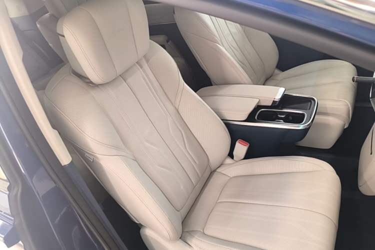 Used Buick Century 2023 2.0T Six-Seater Yinshi Edition Right Front Seat