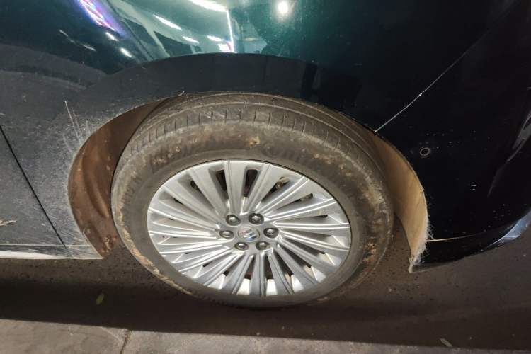 Used Buick Century 2023 2.0T Four-Seat Private Edition Right Front Wheel Hub