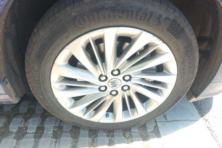 Used Buick Century 2023 2.0T Six-Seater Yinshi Edition Right Front Wheel Hub