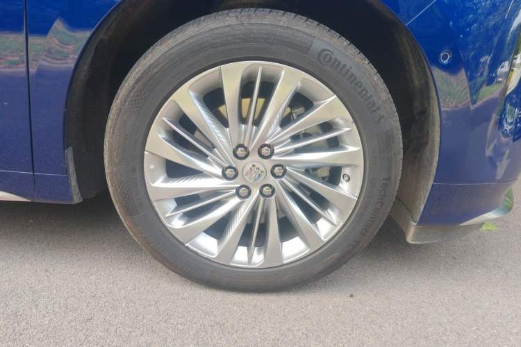 Used Buick Century 2023 2.0T Six-Seater Yinshi Edition Right Front Wheel Hub