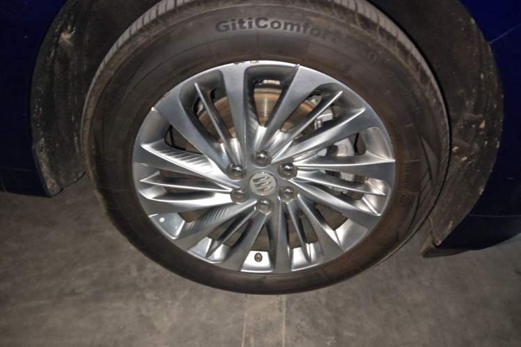 Used Buick Century 2023 2.0T Six-Seater Yinshi Edition Right Front Wheel Hub