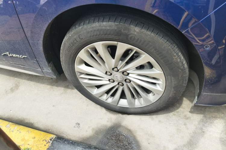 Used Buick Century 2023 2.0T Six-Seater Yinshi Edition Right Front Wheel Hub