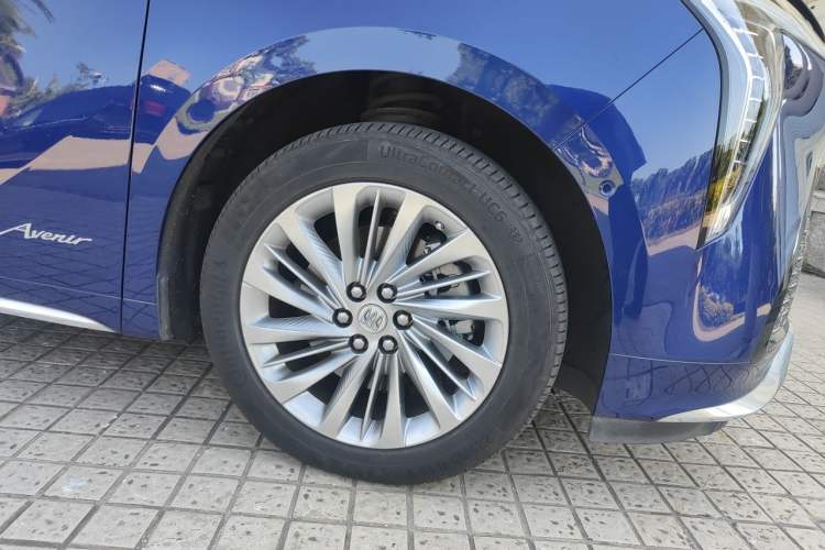 Used Buick Century 2023 2.0T Six-Seater Yinshi Edition Right Front Wheel Hub