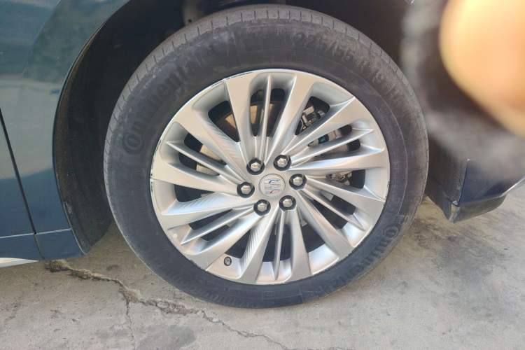 Used Buick Century 2023 2.0T Six-Seater Yinshi Edition Right Front Wheel Hub