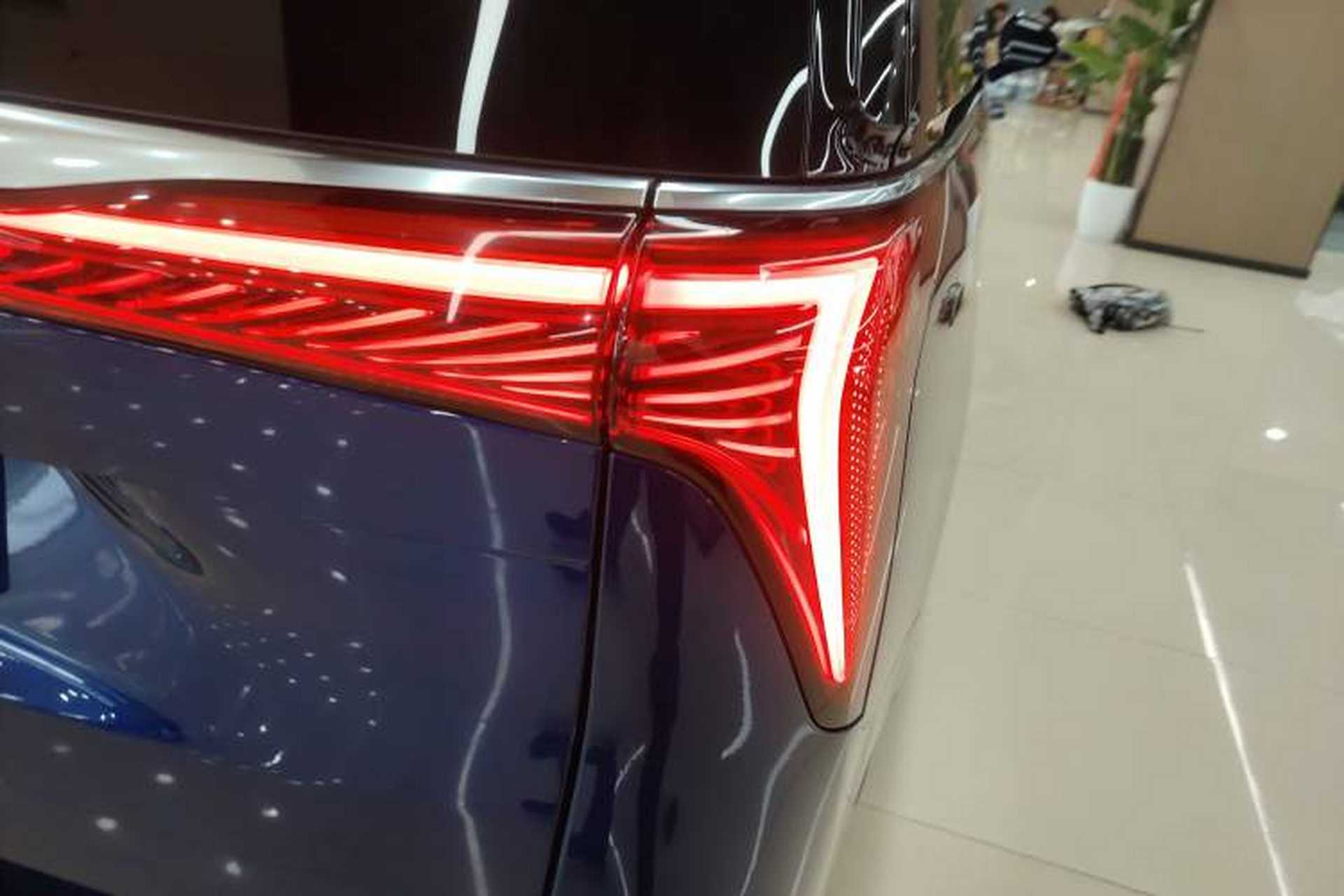 Used Buick Century 2023 2.0T Six-Seater Yinshi Edition Right Rear Taillight